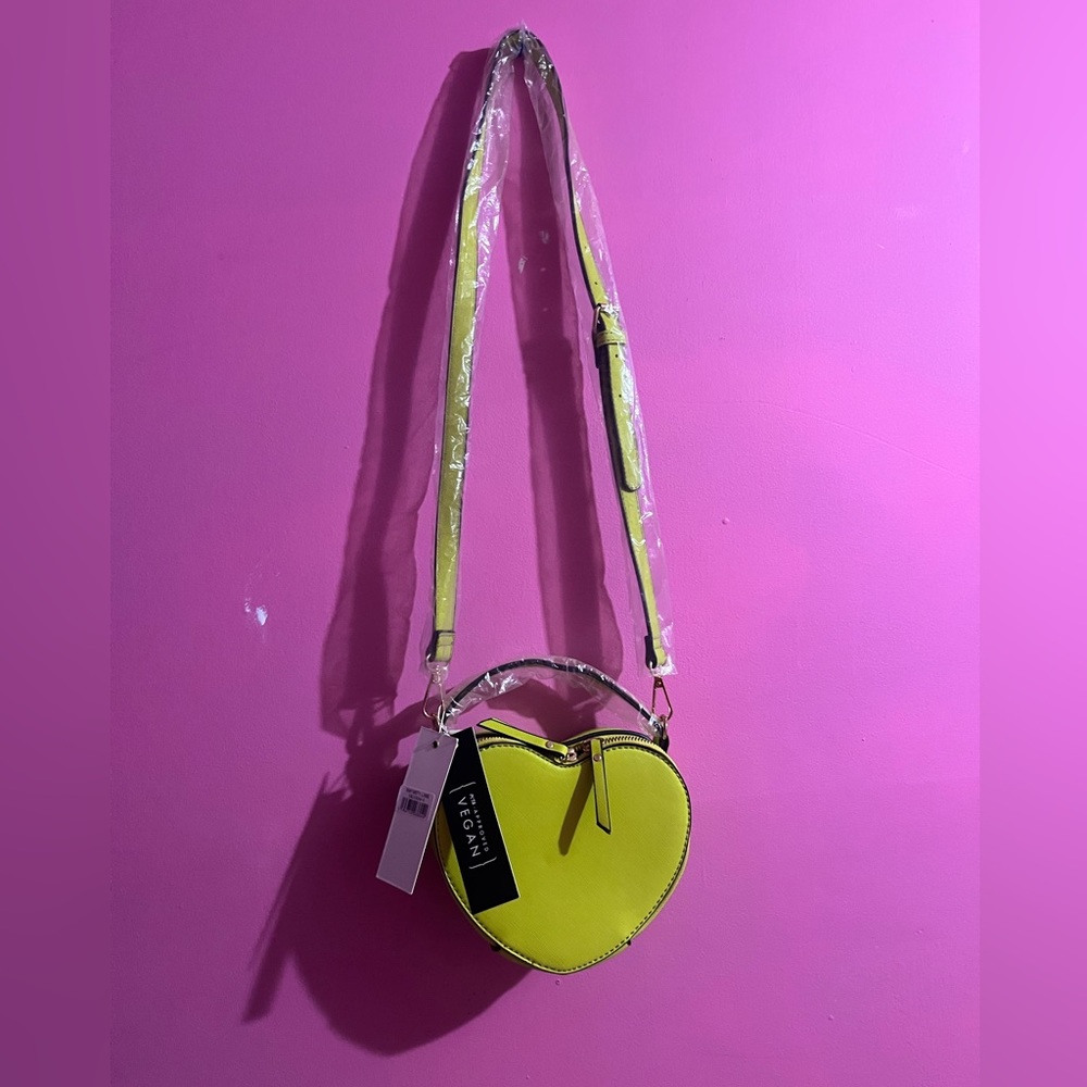 Green heart shaped purse (vegan)